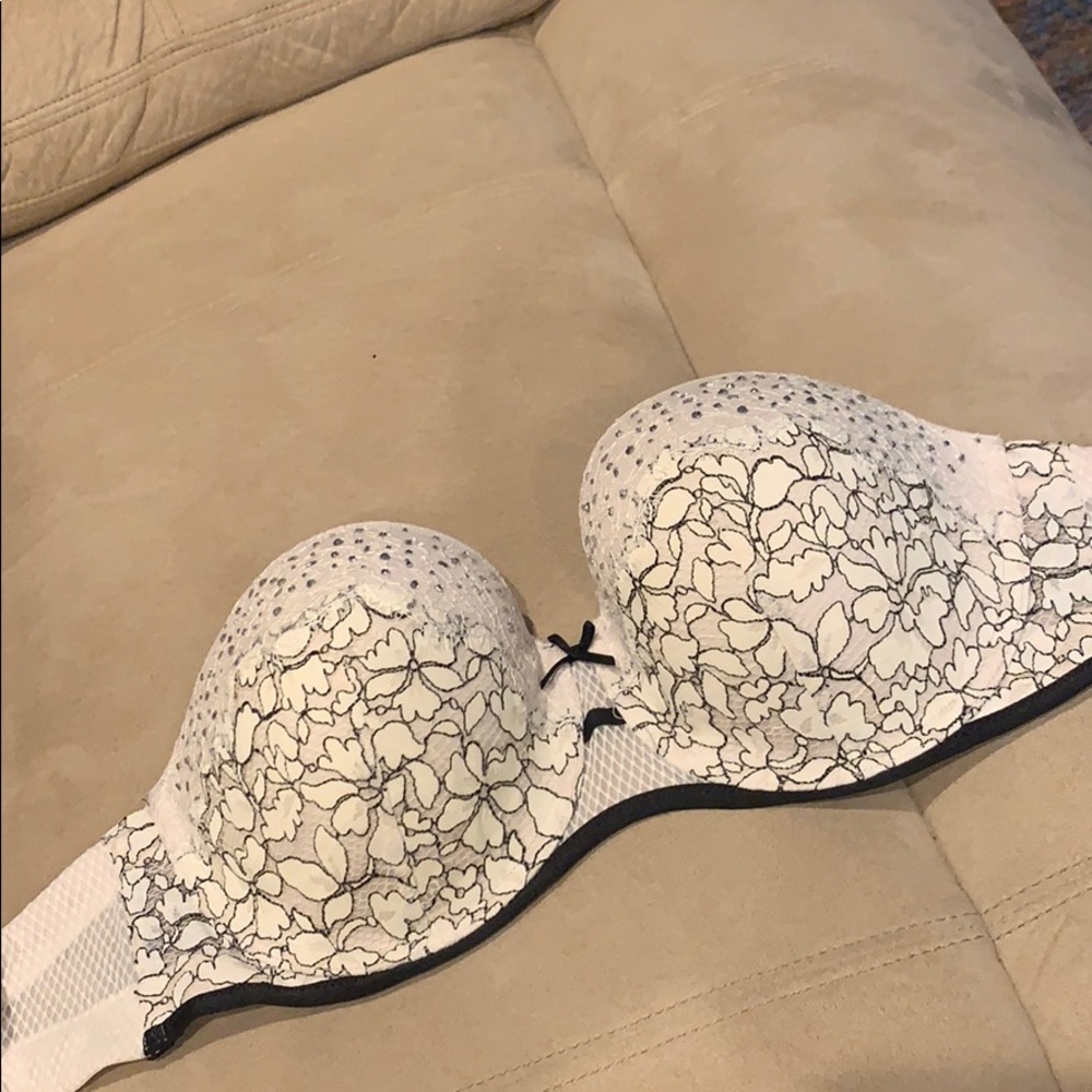 Strapless bra with sparkles